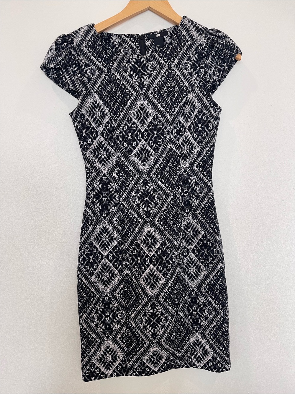 H&M Black and White Geometric Midi Dress